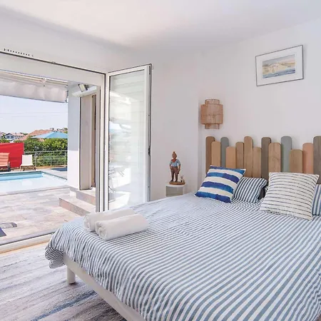 Maison Avec Piscine - 8 Pers. - Fr-1-4-713 Hébergement de vacances